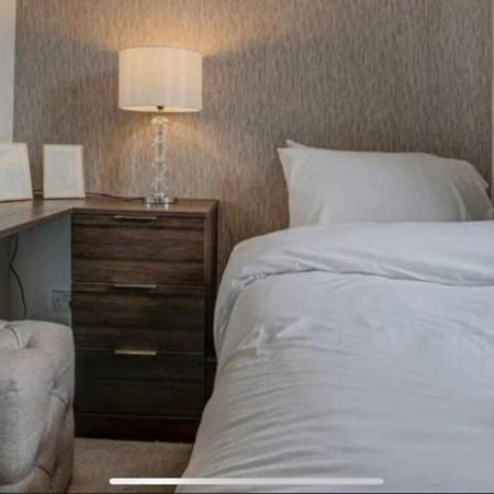 Luxury 4 Bedroom House Μάντσεστερ Εξωτερικό φωτογραφία