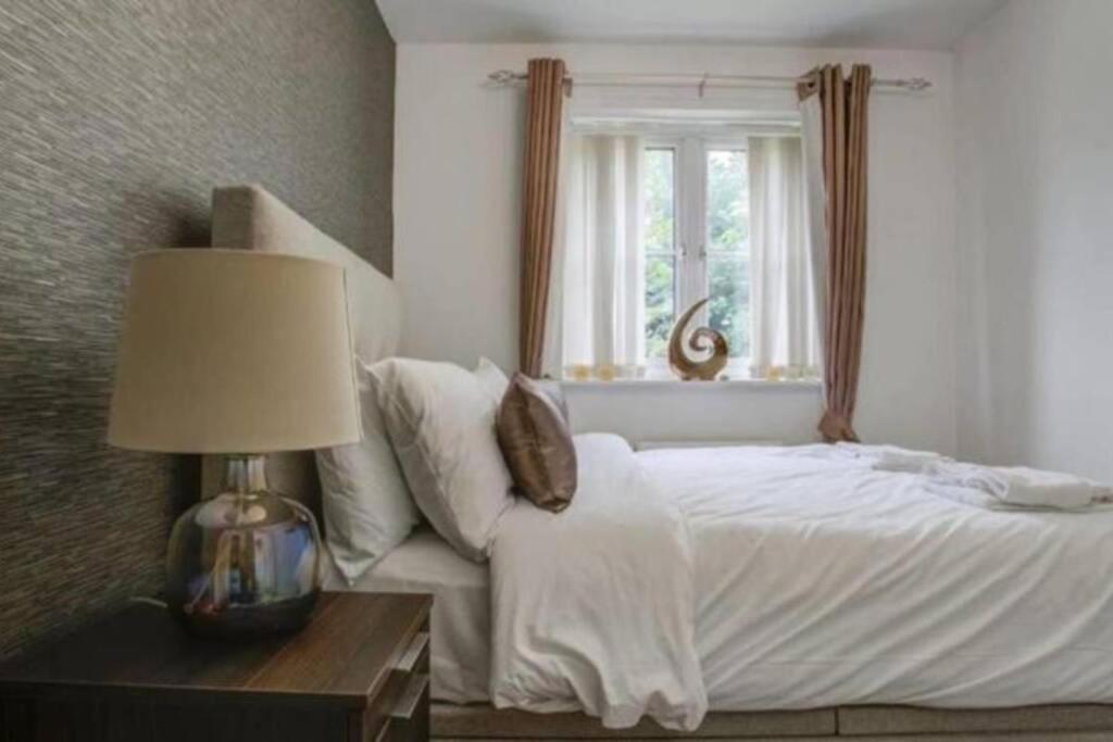 Luxury 4 Bedroom House Μάντσεστερ Εξωτερικό φωτογραφία