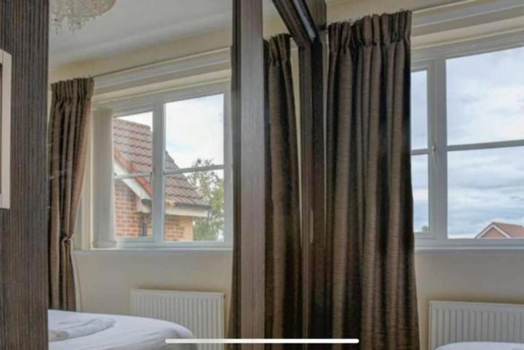 Luxury 4 Bedroom House Μάντσεστερ Εξωτερικό φωτογραφία