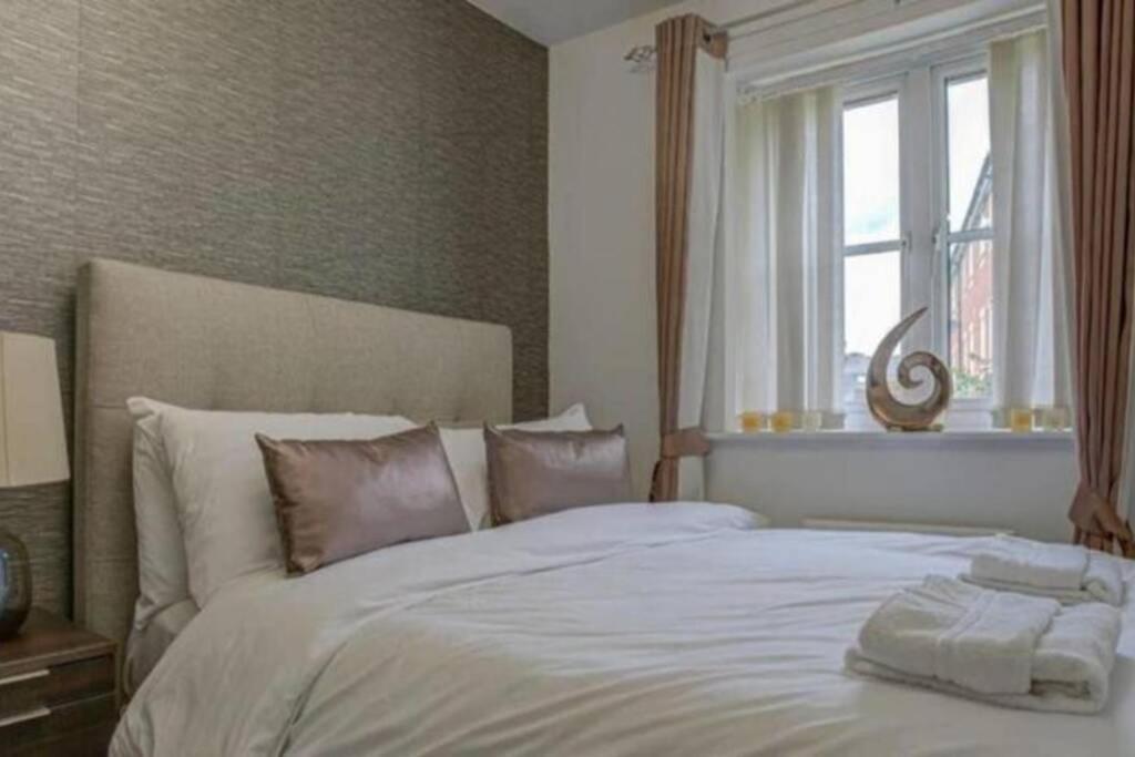 Luxury 4 Bedroom House Μάντσεστερ Εξωτερικό φωτογραφία